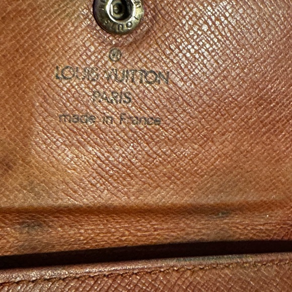Louis Vuitton 6 Key Holder - Picture 4 of 8
